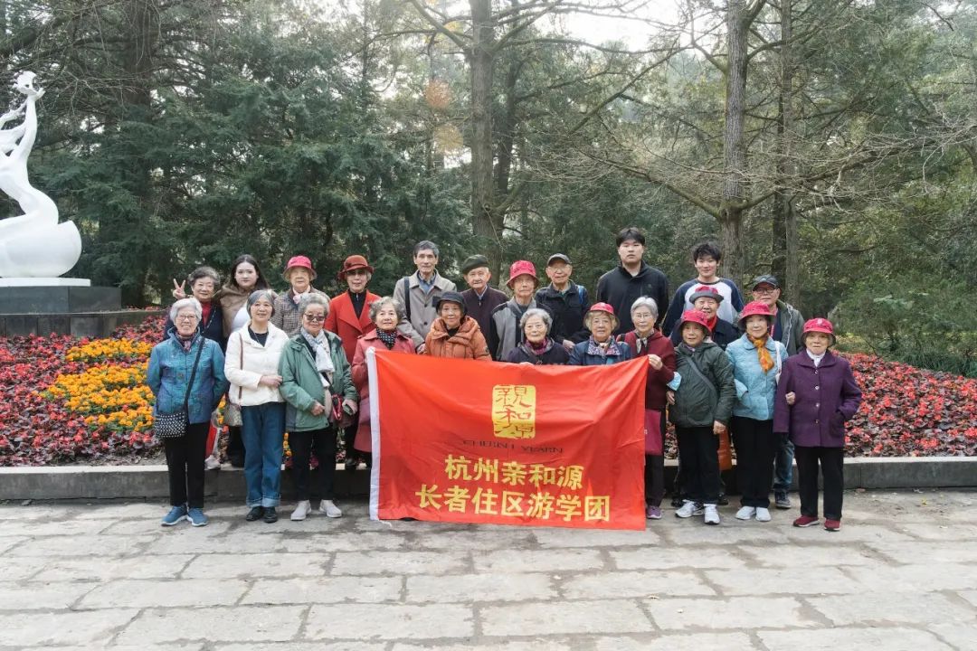 秋末仪式感！带着我们的“长者摄影师”赴一场赏菊盛宴